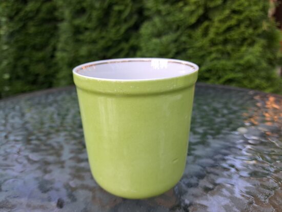 Eleganta porcelāna glāze, mnohroma zaļa krāsa, bez zelta (nav bijis), RPR. Tilpums 300ml (Citi 378)