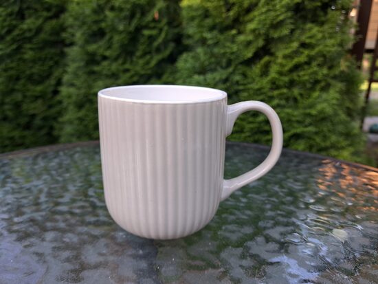 Tējas krūze bēšā, rievota vertikāli virsma. Tilpums 400ml (Citi rpt 329)