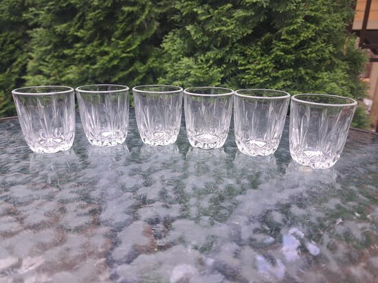 Stikla degvīna glāzītes 6 personām. Tilpums 50ml. Presēts stikls, h=5,5cm (Stikla gl 309)