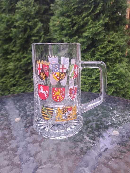 Alus kauss, presēts stikls, 500ml ar ģerboņiem un uzrakstu "Old Germany" (Stikla gl 322)