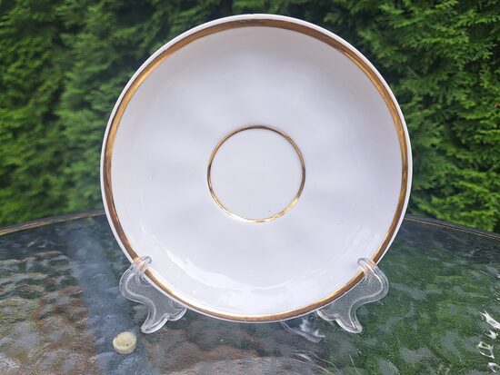 Apakštase ar zelta malu, servīze "Sigulda", mazs plakans nošķēlums apakšā (Sigulda 204)