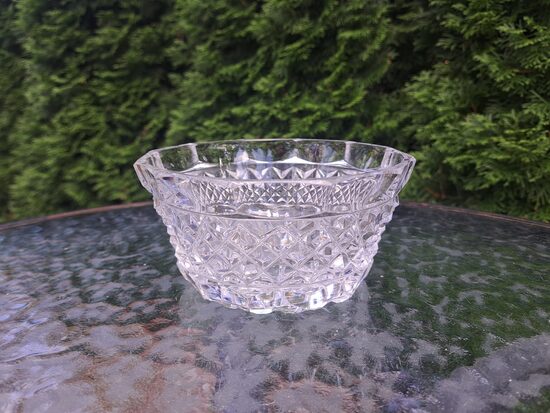 Nelielā izsmacināta kristāla bļoda. Diametrs: 15cm, dziļums 7cm (Kristāls sk 66)
