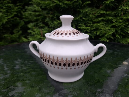 Cukurtrauks, pusdienu servīze "Ārija" ar reti sastopamu brūnu/bēšu dekolu, RPR (Ārija pusdienu 444)