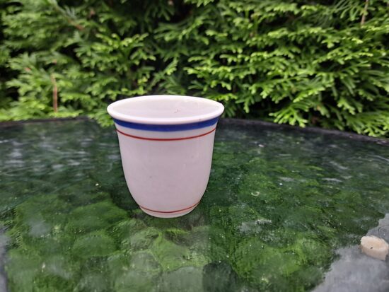 Olu turētājs vai glāzīte garšvielām balta ar zilām un bordo svītrām: šauru un platu, RPF (Citi pusd 311)