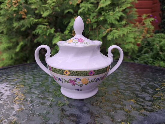 Cukurtrauks,  kafijas servīze "Viktorija" ar zaļām puķītēm un gaiši zaļu lustru, RPR (Viktorija kafijas 57)