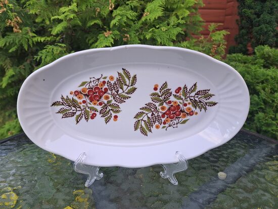 Garenais šķīvis L=27cm ar pīlādžogām (2 pušķi centrā) bez zelta, pusdienu servīze "Māra", RPR (Māra pusdienu 181)