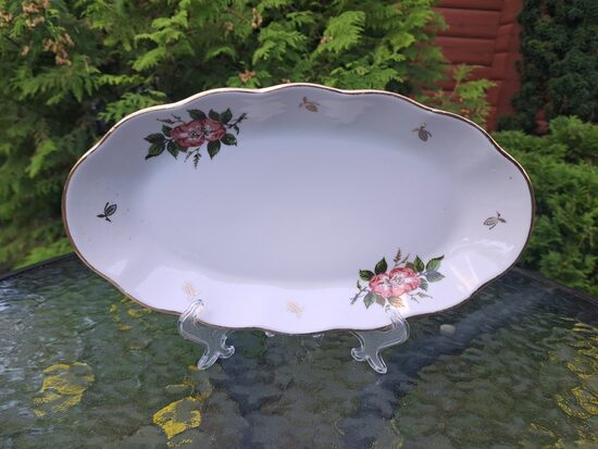 Garenais šķīvis ar mežrozītēm un zeltu, L=27cm, pusdienu servīze "Ārija", RPR (Ārija pusdienu 455)