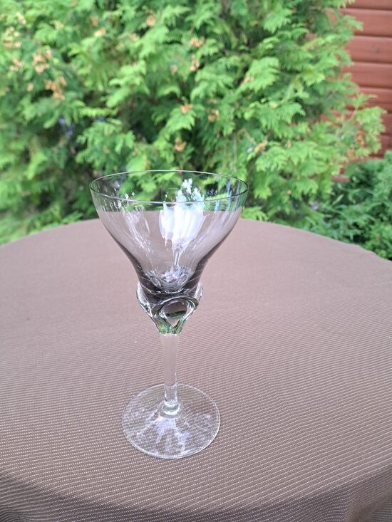 Krāšņa Art deco dūmakian kristāla glāze uz kājiņas 175ml, pūsts stikls, roku darbs, sērija "Zlata Zuzana", formas autors Jozef Sitnik, Čehija (Kristāls gl 119)