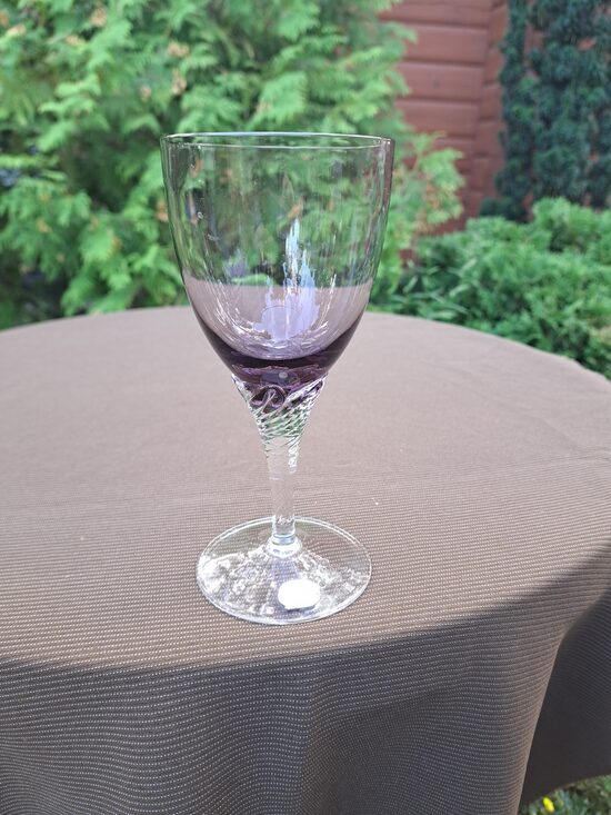 Kristāla lillā glāze, caurspīdīgas savīta kājiņa, tilp.200ml, Čehija  (Kristāls gl 125)