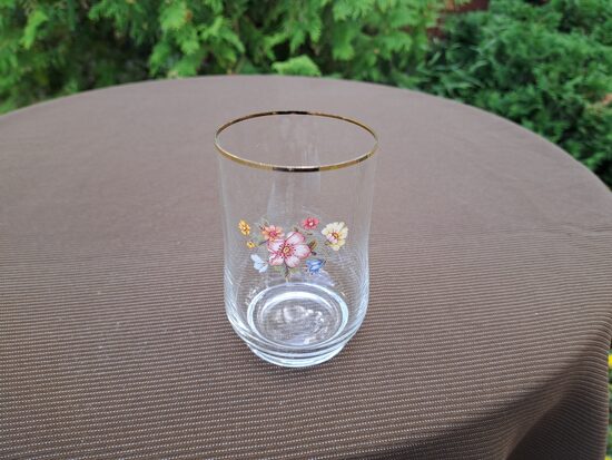 Lielās stikla sulas glāzes 250ml ar zelta malu un puķēm, Latvijas stikla fabrika (Stikla gl 331)