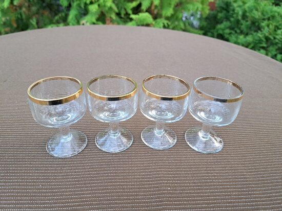 Stikla degvīna glāzītes ar zeta maliņu  "Diplomāts", tilp.20ml, Līvīanu stika fabrika (Stikla gl 353)