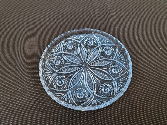 Kristāla šķīvītis, d=18cm, smalka rokas gravēšana (Kristāls sk 74)