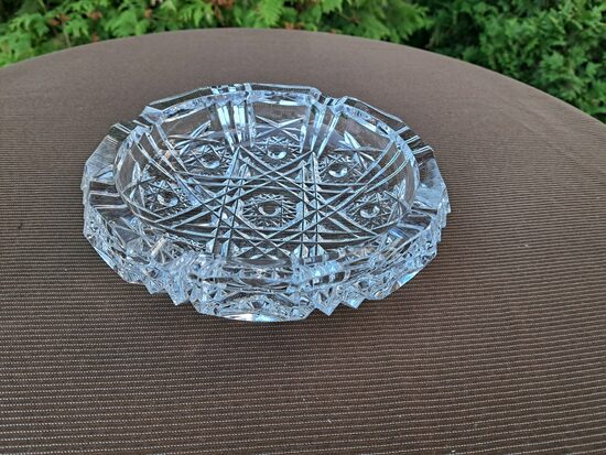 Grezns kristāla pelnutrauks, d=20cm ar izsmalcinātu rokas gravēšanu (Kristāla citi 53)