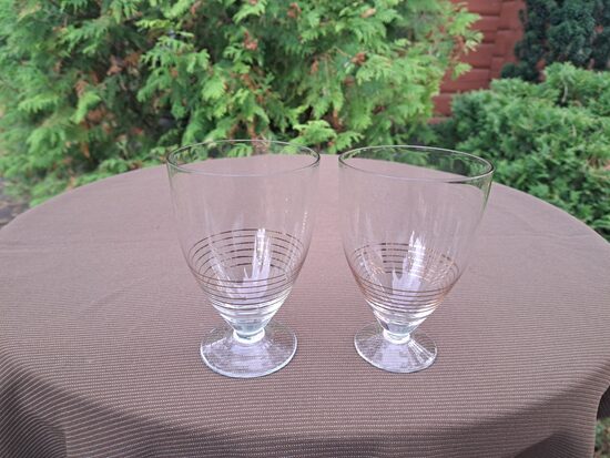 Stikla vīna gālžu, ar 6 zelta svītrām, uz kājiņas, tilp.175ml, komplekts 2 peronām (Stikla gl 359)