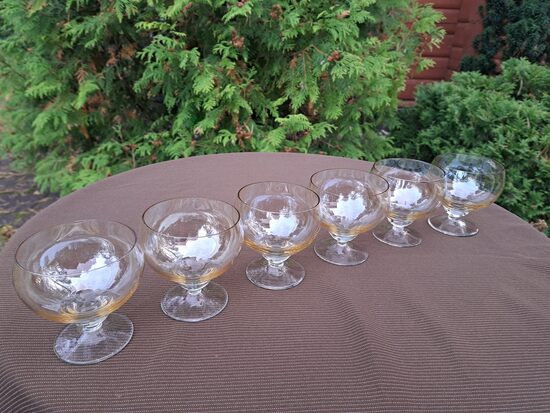 Maigi dzeltenas lustrētas glāzīšu uz kājas, komplekts 6 personām (Stikla gl 358)