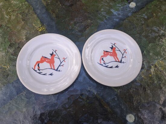 Otrā ēdiena šķīvji d=9cm ar stirnām, no leļļu servīzes, PFF. 60.-ie gadi (Bērnu 155)