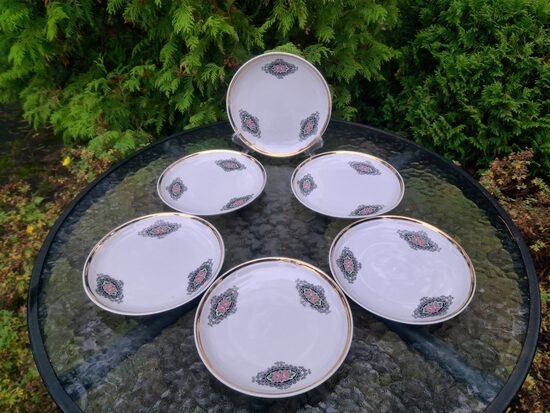 Kūku šķīvji no kafijas "Aija-1" ar rožu kameju un zeltu, RPR (Aija-1 kafijas 48)