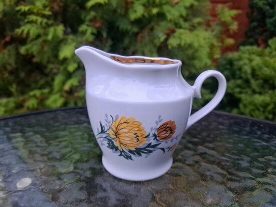 Krējuma kanniņa, kafijas servīze "Ārija" ar dzeltenām asterēm un zeltu, RPR (Ārija kafijas 87)