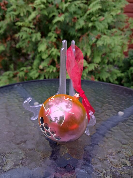 Bumba maigi rozā ar vīnogu ķekariem, d=7cm (Egle bumba 89)