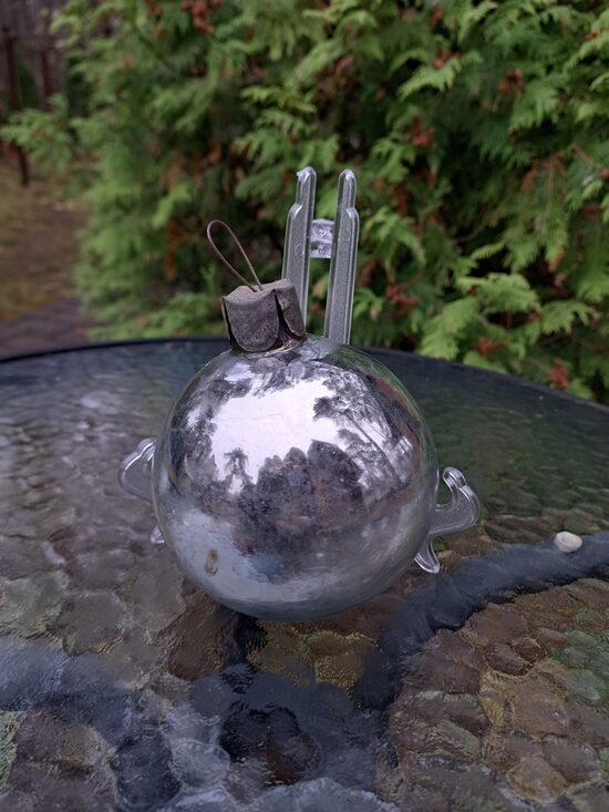 Lielā sudraba bumba no sērijas "Gulivers". 1930.-1950.ie gadi. Diam.=8,5cm, h=10cm (Egle Gulivers 06)