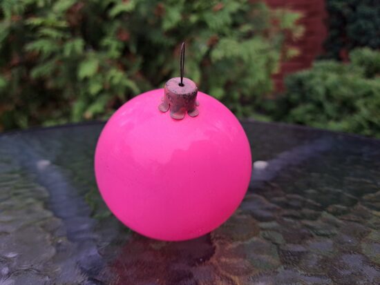 Vintāža bumba Nr.2 ar rozā krāsas pārklājumu, ļoti biezs stikls. Diametrs=7cm, h=8cm (Egle bumba 104)