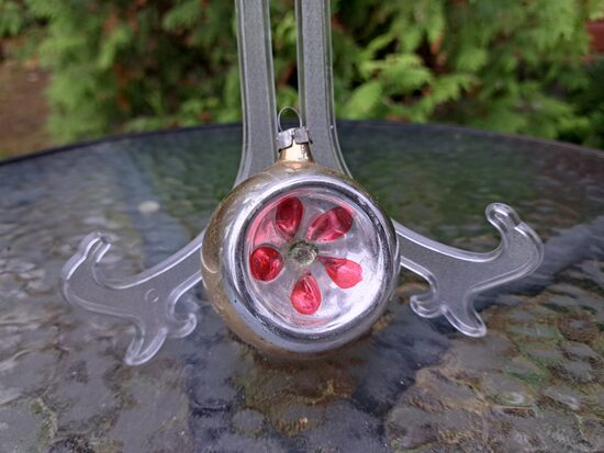 Prožektors-bumba zeltains ar rozā puķi-gaismiņu. Stikls, amalgama, gleznojums, H=7cm (Egle prožektors 17)