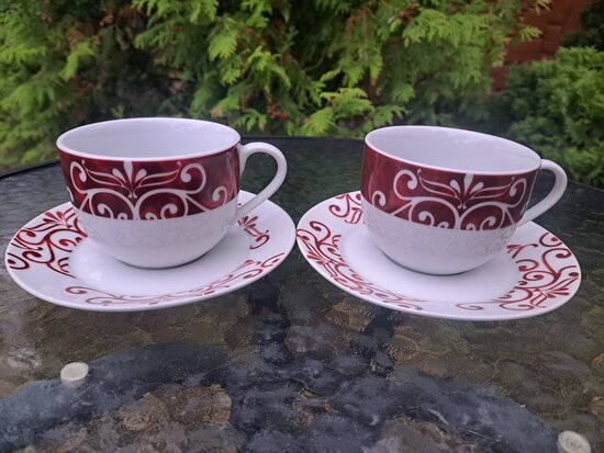 Tējas/kafijas pāri 200ml ar bordo dekolu, porcelāns. Ražotājs: Arte Viva (Vācija 270)