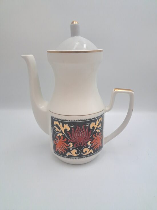 Kafijas kanna no retās kolekcionējamās kafijas servīzes "Aija-2" ar granātābolu puķēm uz melna fona un zeltu, RPR (Aija-2 kaf 71)