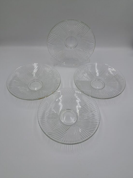 Šķīvji, presets stikls ar reljefa rakstu, caurspīdīgs stikls, H=2,5cm, diam. 15,5cm (Stikls sk 313)