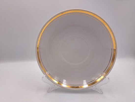 Lielā apakštase ar zelta svītrām platu un šauru gar malu, RPR. Diametrs 17cm (Buljona 195)