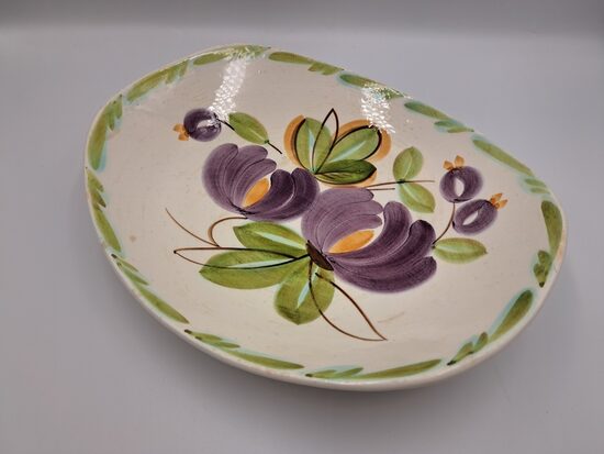 Ļoti skaista fajansa augu bļoda ar rokau apgleznojumu lillā un zaļām puķēm, ZIK (ZIK 45)