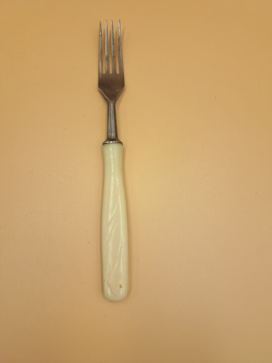 Vintāža dakša, nerūsējošais tērauds un balts plastiks ar rakstu (Metāls 141)