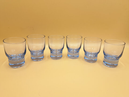 Maigi zilā stikla glāžu tilp.50ml uz zemas biezas kājiņas kompekts 6 personām, Līvīanu stika fabrika (Stikla gl 384)