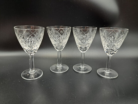 Kristāla liķiera glāzīšu 40ml komplekts 4 personām, ļoti plāns kristāls, smalka rokas gravēšana, PSRS (Kristāls gl 131)