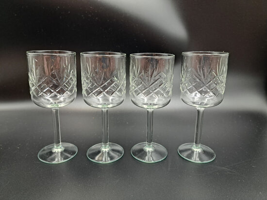 Kristāla glāzīšu 75ml uz augstās kājiņas ar rokas gravēšanu komplekts 4 personām (Kristāls gl 130)