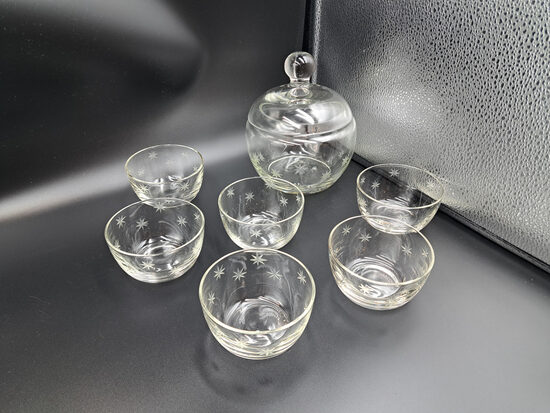 Ievārījuma komplekts - stikla burciņa ar vāku un 6 bļodiņas, rokas gravēšana, pūsts stikls (Citi st 239)