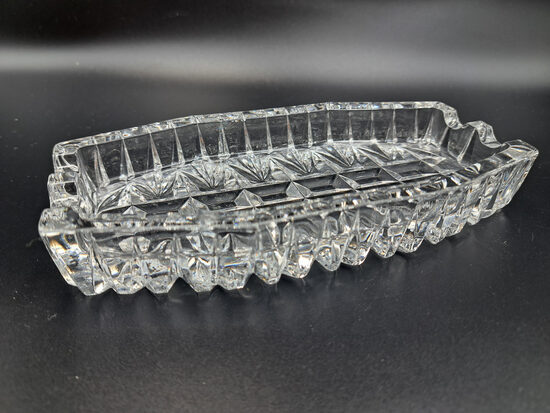 Garenais presēta kristāla pelnutrauks, izmēri: 17,5cmx9cmx12,7cm (Kristāla citi 59)