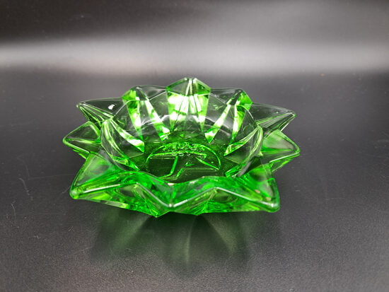 Zaļais presēta stikla pelnutrauks vai bļodiņa-zvaigzne ar rūpnīcas Logo. Ražotājs: Gusevasd kristāla rūpnīca  (Stikls sk 02)