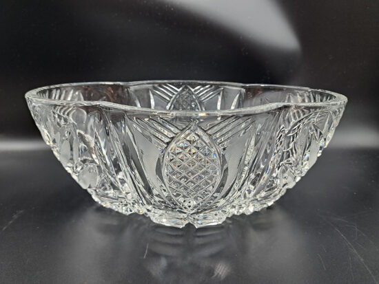 Salātu bļoda-laiviņa "Dadzis", rokas "dimanta" gravēšana, 24,5cmx16cmx9,5cm, Ļeņingradas Mākslas stikla rūpnīca (Kristāls sk 79)