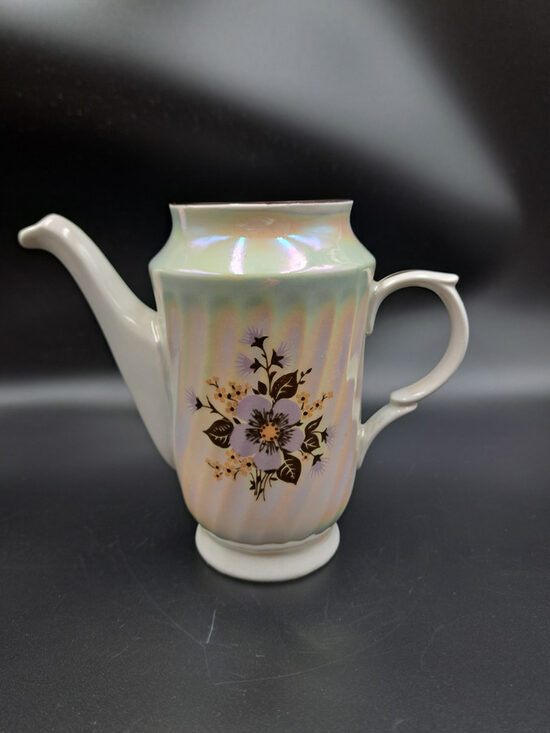 Mazā kafijas kanniņa bez vāciņa no kafijas komplekta "Tet-a-Tet" ar maigām lillā puķēm un brūnu apvilkumu, RPR (Rīga 80 138)