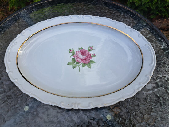 Lielais garenais šķīvis ar košu rozi un zeltu, izmēri 38cmx27cm. Ražotājs, Kahla (Vācija 290)