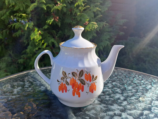 Tējkanna no tējas "Māras" ar bārbelēm un zeltu, RPR (Māra tējas 248)