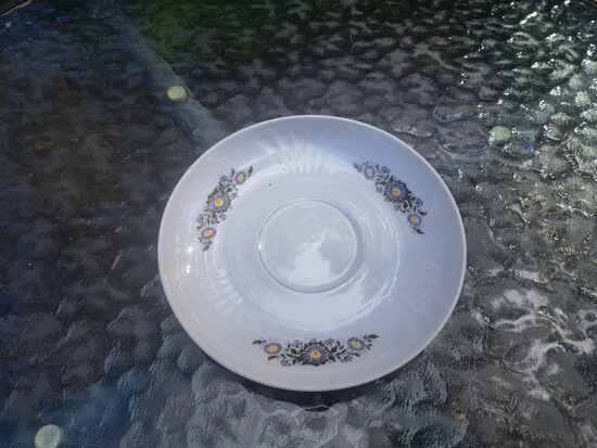 Apakštase, tējas servīze "Māra" ar tumši violētām miķelīšiem un zeltu, RPR (Māra tējas 250)