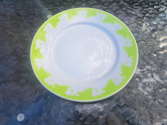 Maizes šķīvis ar platu monohromu gaiši zaļu malu ar puķu motīviem, d=17,5cm, RPR (Citi pusd 317)