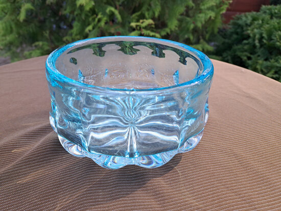 Akvamarīna krāsas bļoda "Muciņa", sabiezināts stikls, h=8cm, d=16,5cm. Ļeņingradas māksas SR (Stikls sk 338)