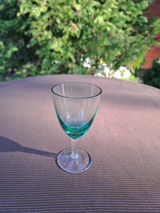 Zaļa glāzīte bezkrāsainas uz kājiņas 80ml, Neman (Stikla gl 418)