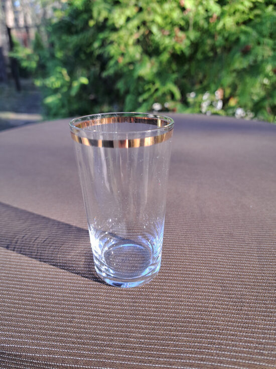 Taisna stikla glāze 125ml ar zelta platu apvilkumu, caurspīdīgs pūsts diezgan plāns stīkls (Stikla gl 423)
