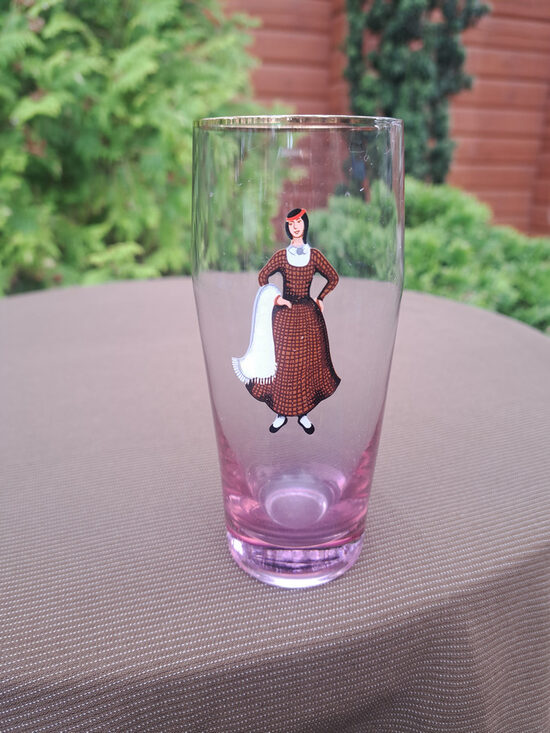 Lielā sulas lillā stikla glāze ar tautumeitu un zelta apvilkumu Nr.1, tilp. 325ml, Latvijas stikla fabrika (Stikla gl 448)
