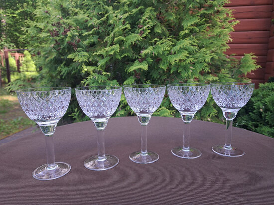 Kristāla plata glāzīte 100ml uz kājas ar smalku dimanta gravēsanu un ķīmisku pulēšanu "Romba tikls", Ļeņingradas kristāla mākslas rūpnīca (Kristāls gl 177)