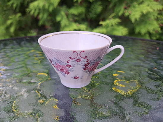 Krūzīte, plānsienu porcelāna servīze "VITA" ar retu rozā rozīšu dekolu, zeltu un rozā vāciņu, RPR (Vita 184)